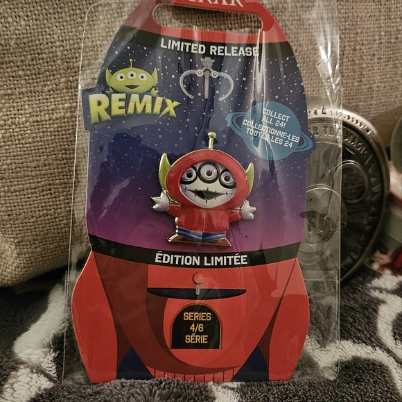 Disney Pixar Remix Limited Edition Coco Miguel pin - Picture 3 of 4